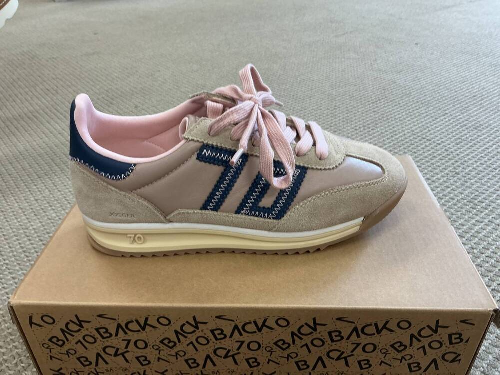 NEW BACK 70 women's jogger z sneaker in camel navy pink